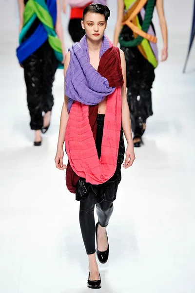 Look 4